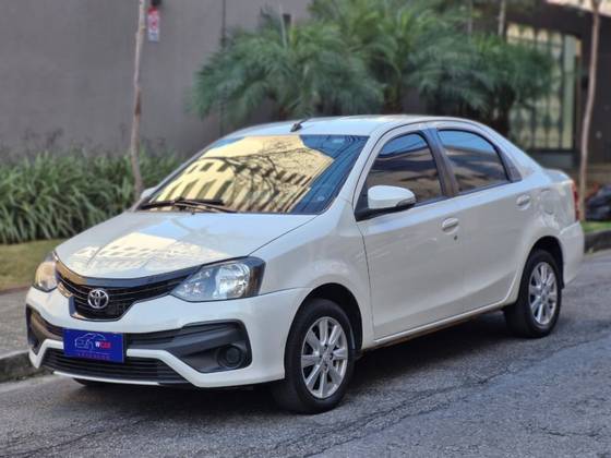TOYOTA ETIOS 1.5 X PLUS SEDAN 16V FLEX 4P MANUAL